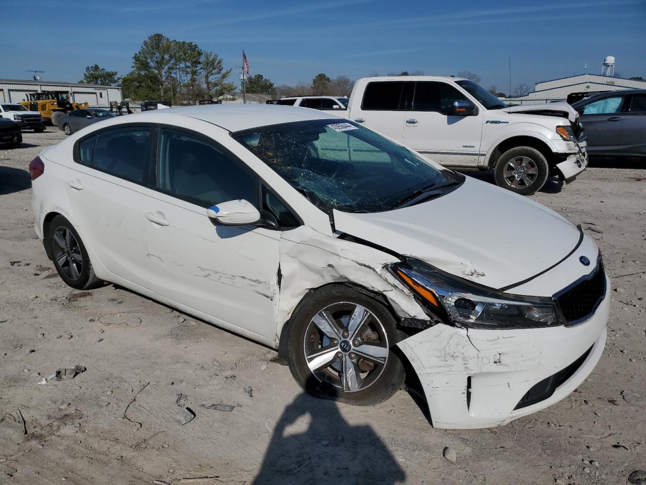 Photo 3 VIN: 3KPFL4A75JE229870 - KIA FORTE 