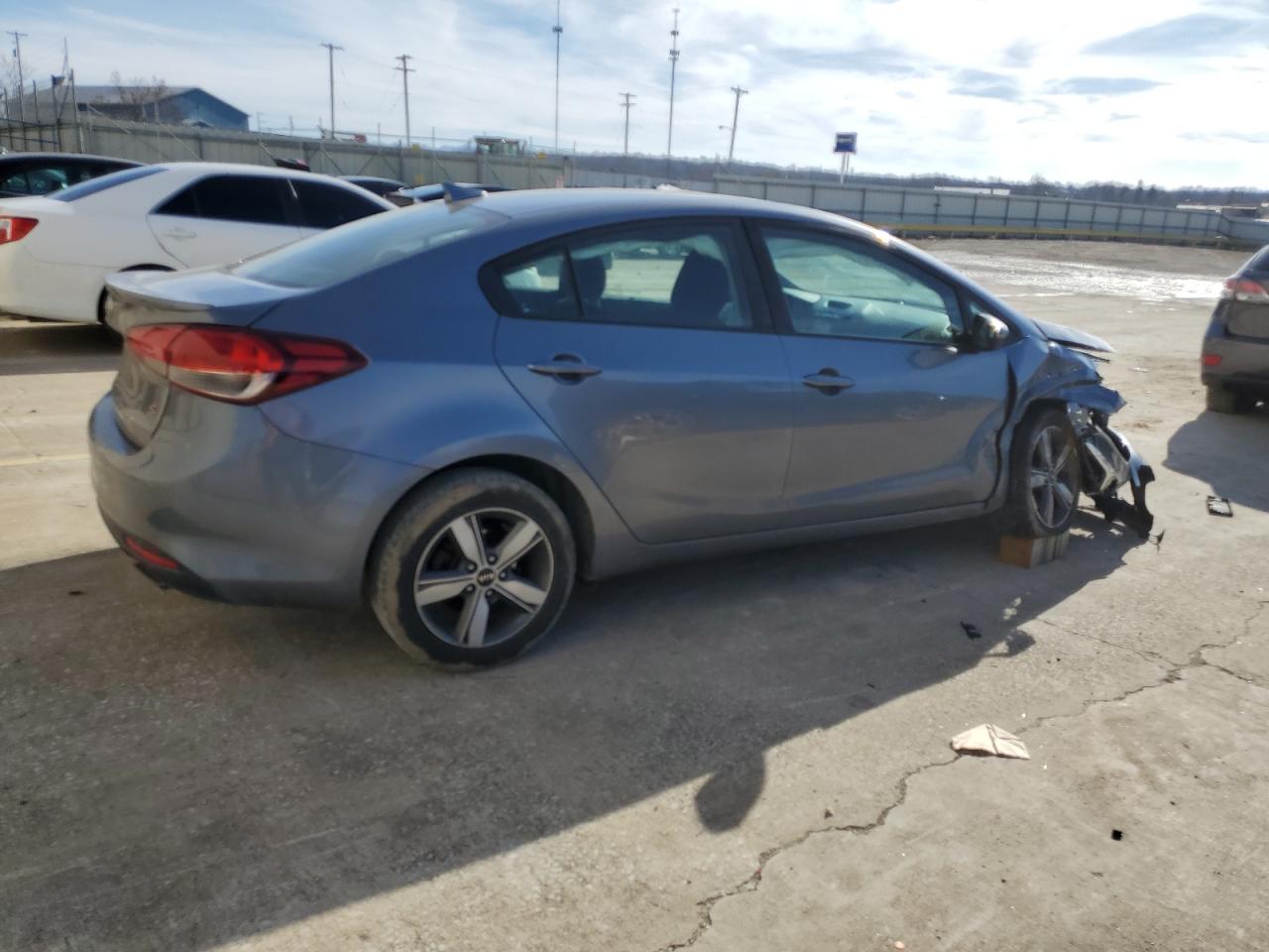 Photo 2 VIN: 3KPFL4A75JE242604 - KIA FORTE 