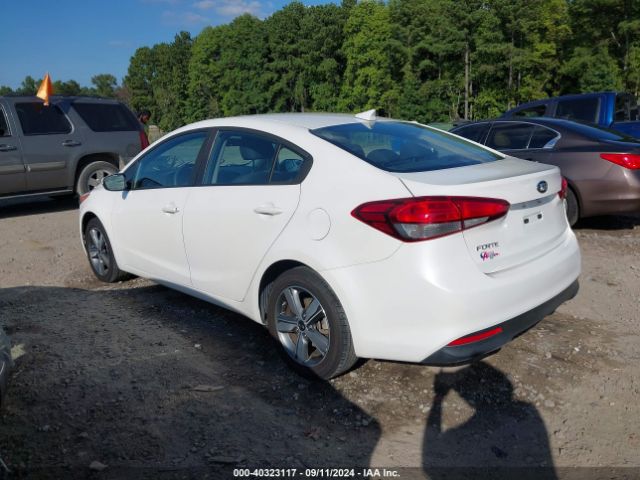 Photo 2 VIN: 3KPFL4A75JE257636 - KIA FORTE 