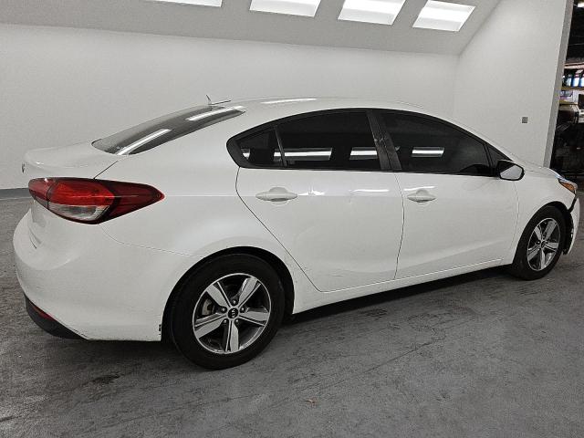 Photo 2 VIN: 3KPFL4A75JE259306 - KIA FORTE LX 