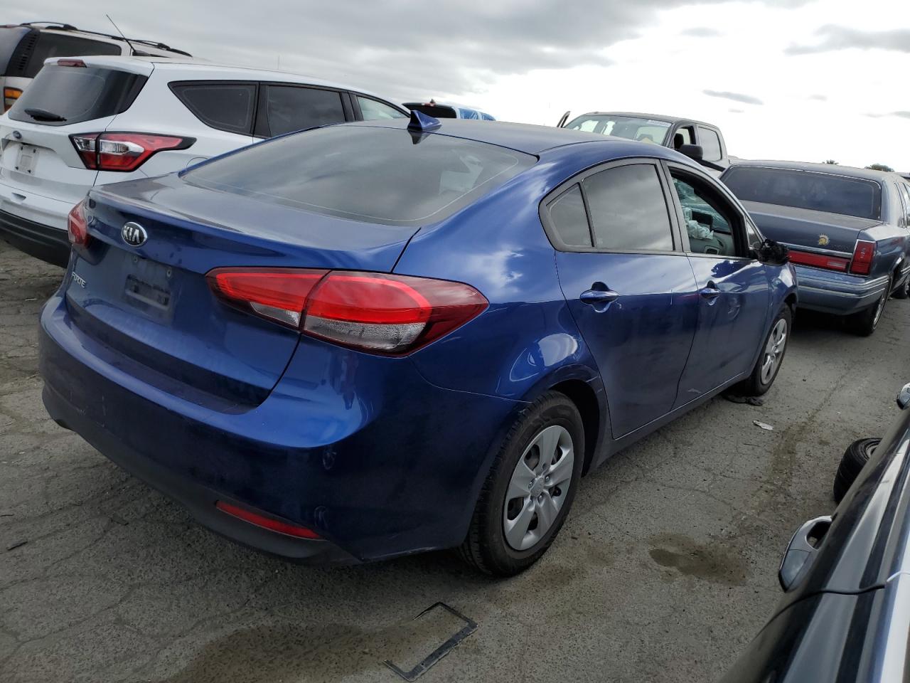 Photo 2 VIN: 3KPFL4A75JE263050 - KIA FORTE 