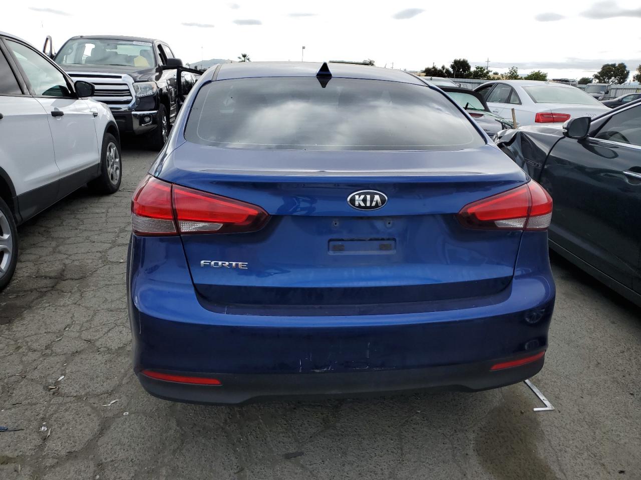 Photo 5 VIN: 3KPFL4A75JE263050 - KIA FORTE 