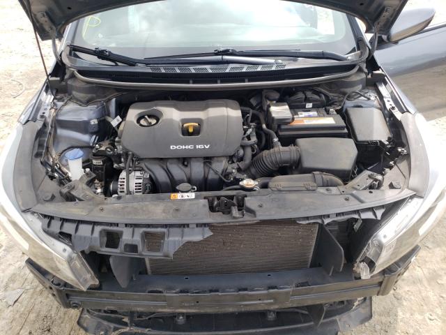 Photo 6 VIN: 3KPFL4A76HE103303 - KIA FORTE LX 