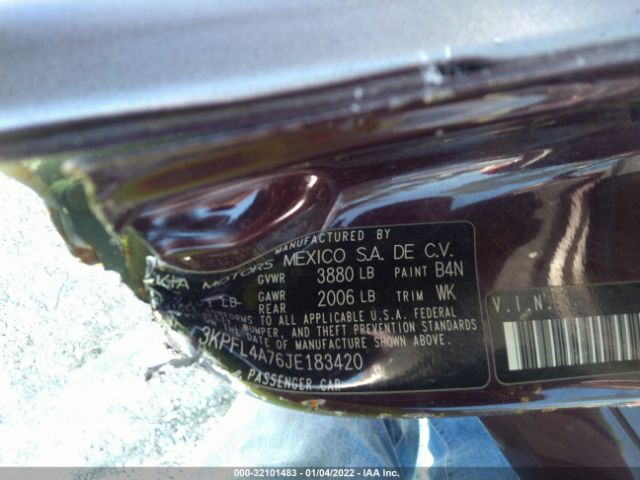 Photo 8 VIN: 3KPFL4A76JE183420 - KIA FORTE 