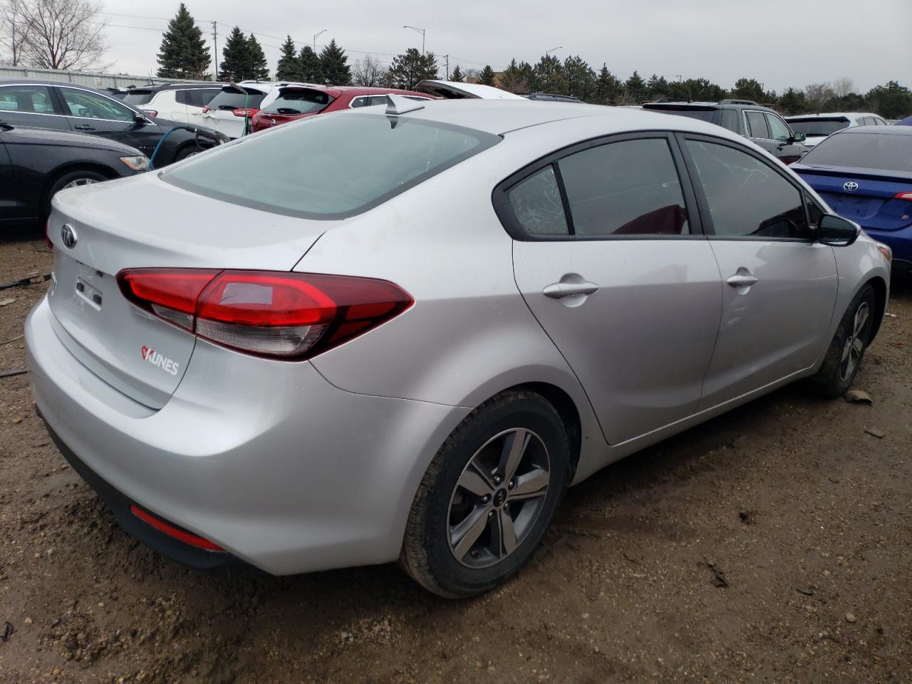 Photo 2 VIN: 3KPFL4A76JE226198 - KIA FORTE 