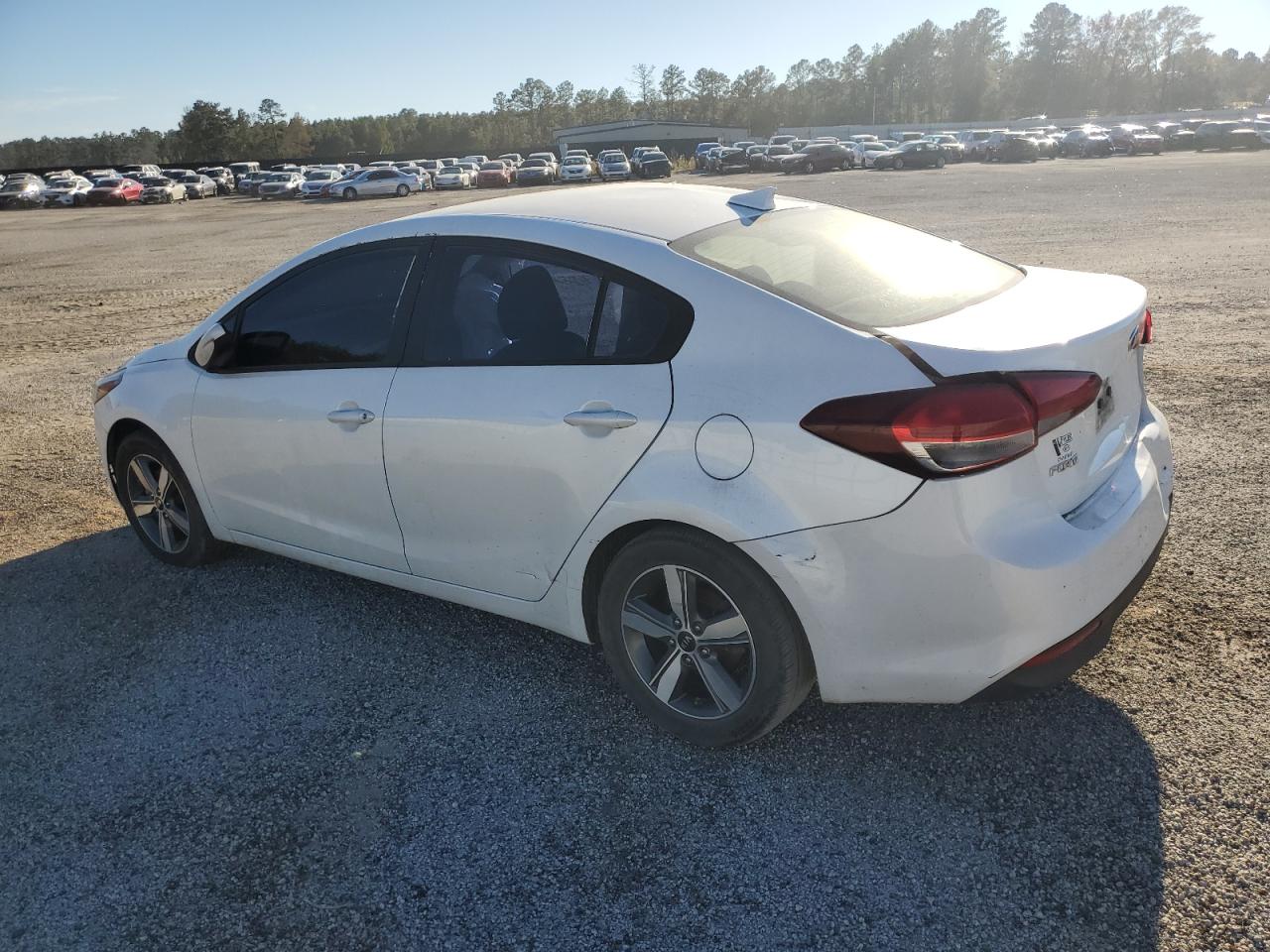 Photo 1 VIN: 3KPFL4A76JE241462 - KIA FORTE 