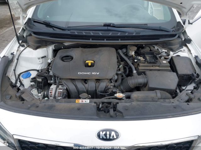 Photo 9 VIN: 3KPFL4A76JE242479 - KIA FORTE 