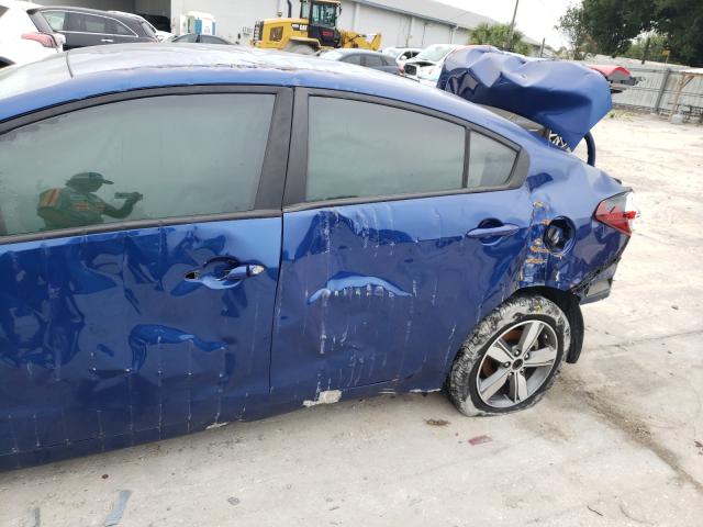 Photo 8 VIN: 3KPFL4A76JE258424 - KIA FORTE LX 