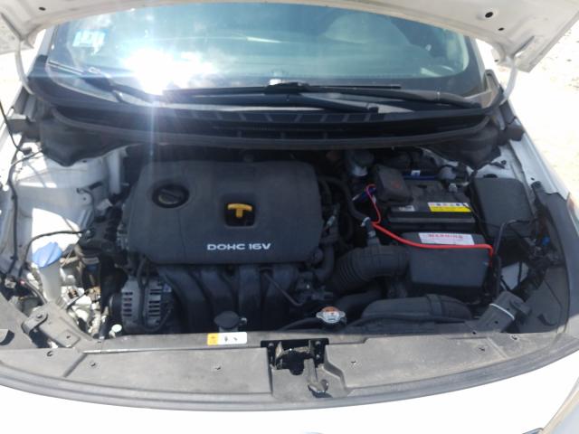 Photo 6 VIN: 3KPFL4A77HE013030 - KIA FORTE LX 