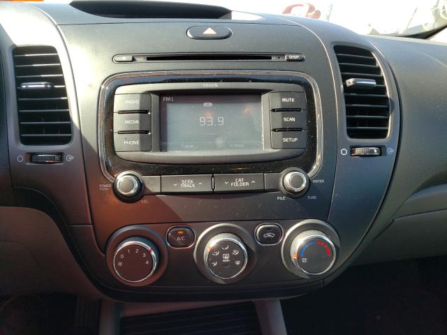 Photo 8 VIN: 3KPFL4A77HE062986 - KIA FORTE LX 