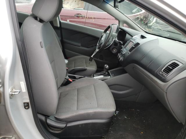 Photo 4 VIN: 3KPFL4A77JE165041 - KIA FORTE LX 