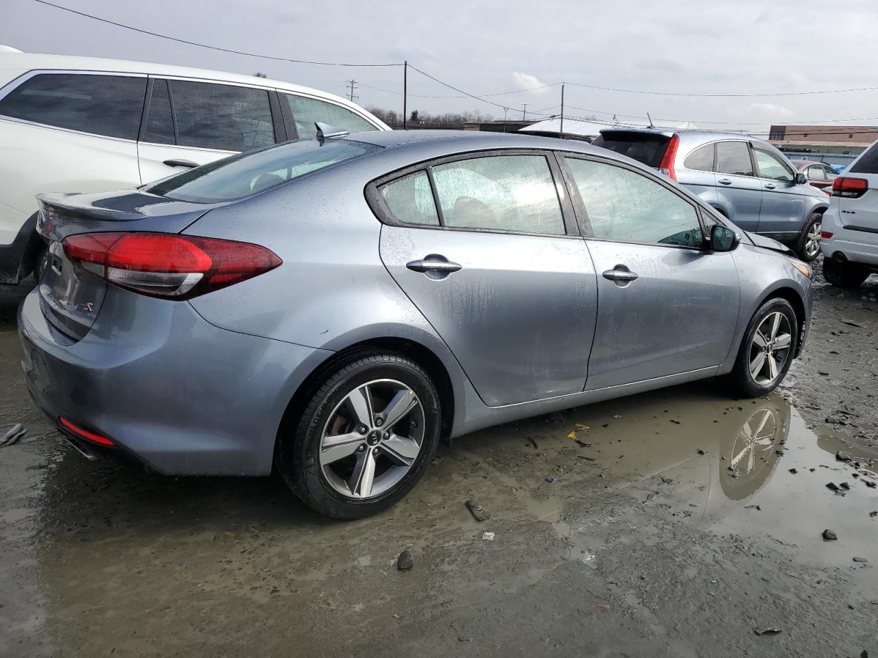 Photo 2 VIN: 3KPFL4A77JE176055 - KIA FORTE 