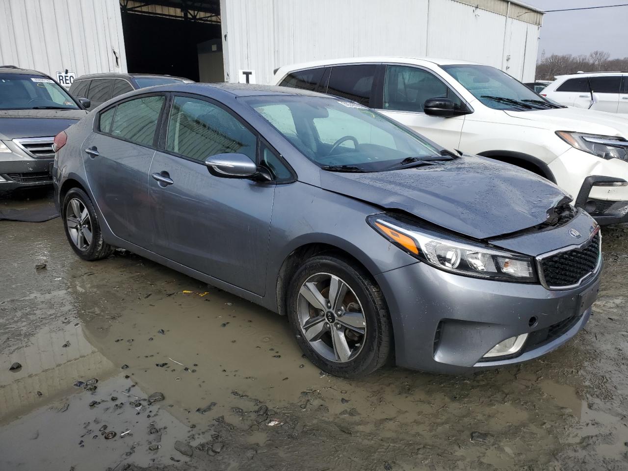 Photo 3 VIN: 3KPFL4A77JE176055 - KIA FORTE 