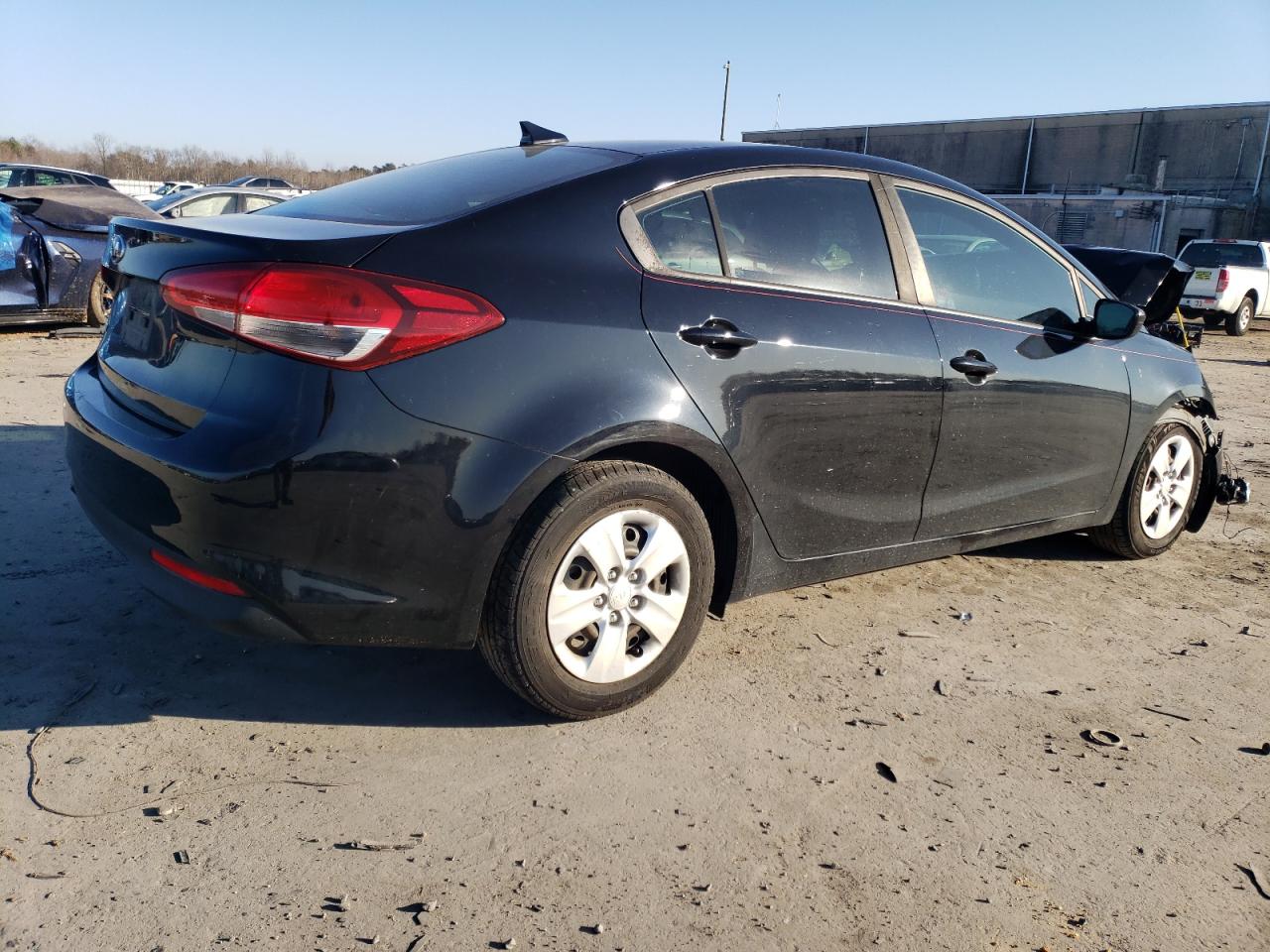 Photo 2 VIN: 3KPFL4A77JE246248 - KIA FORTE 