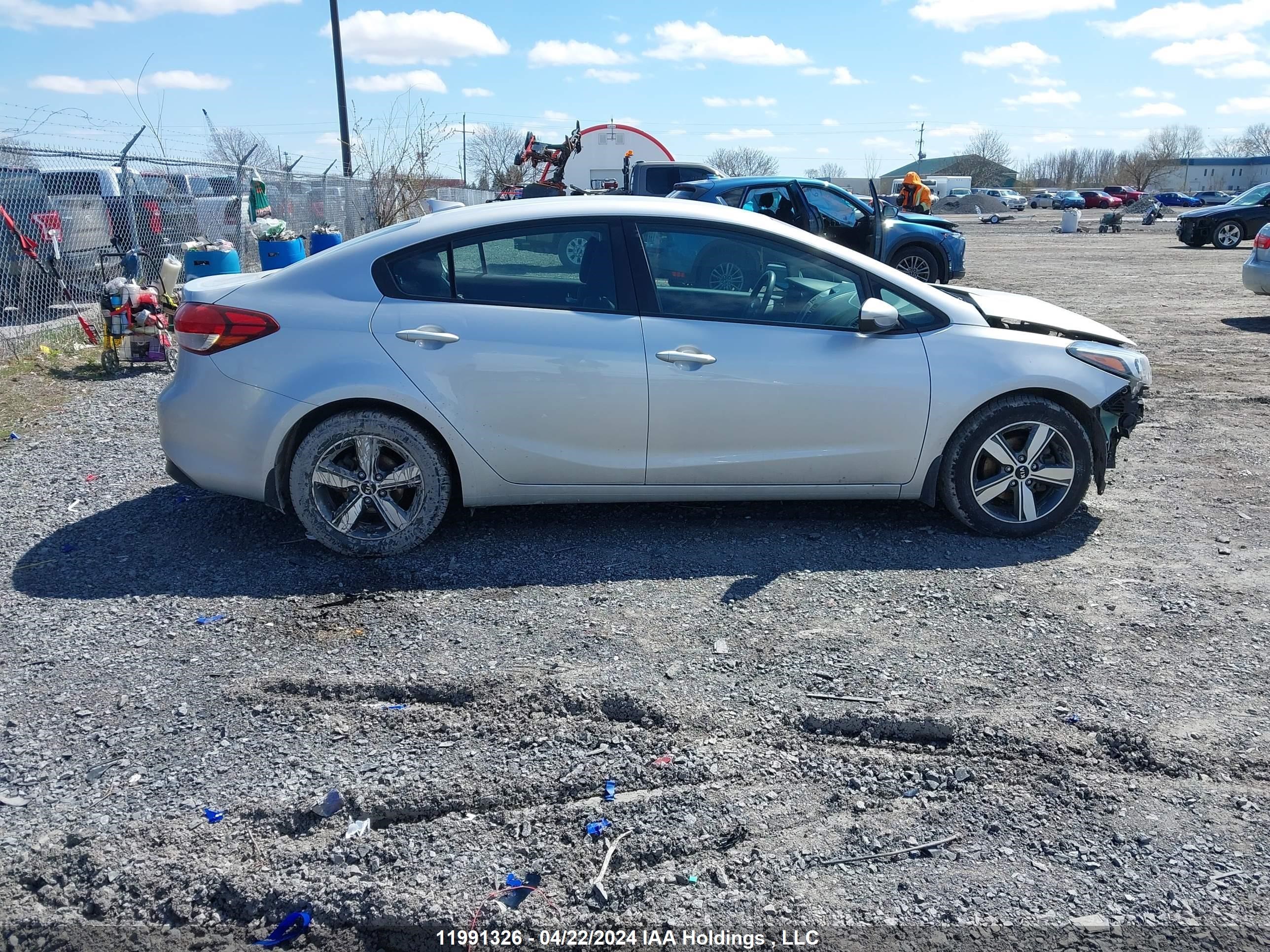 Photo 12 VIN: 3KPFL4A77JE251918 - KIA FORTE 