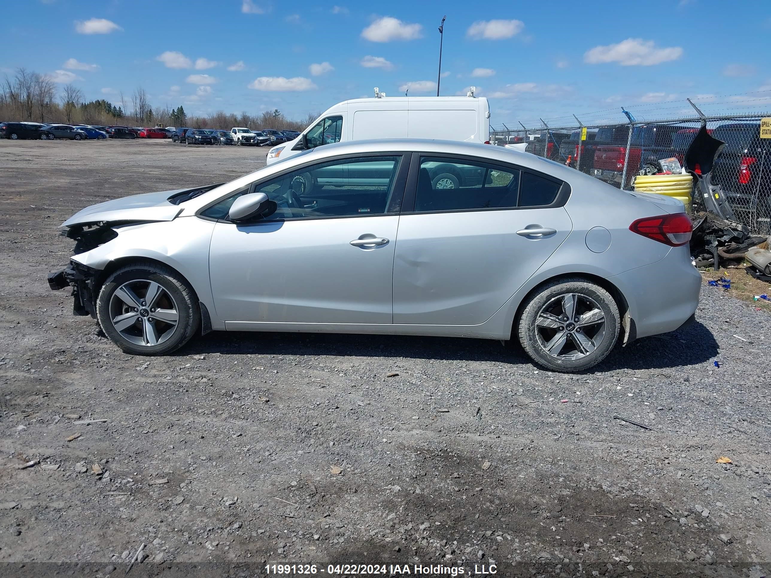 Photo 13 VIN: 3KPFL4A77JE251918 - KIA FORTE 