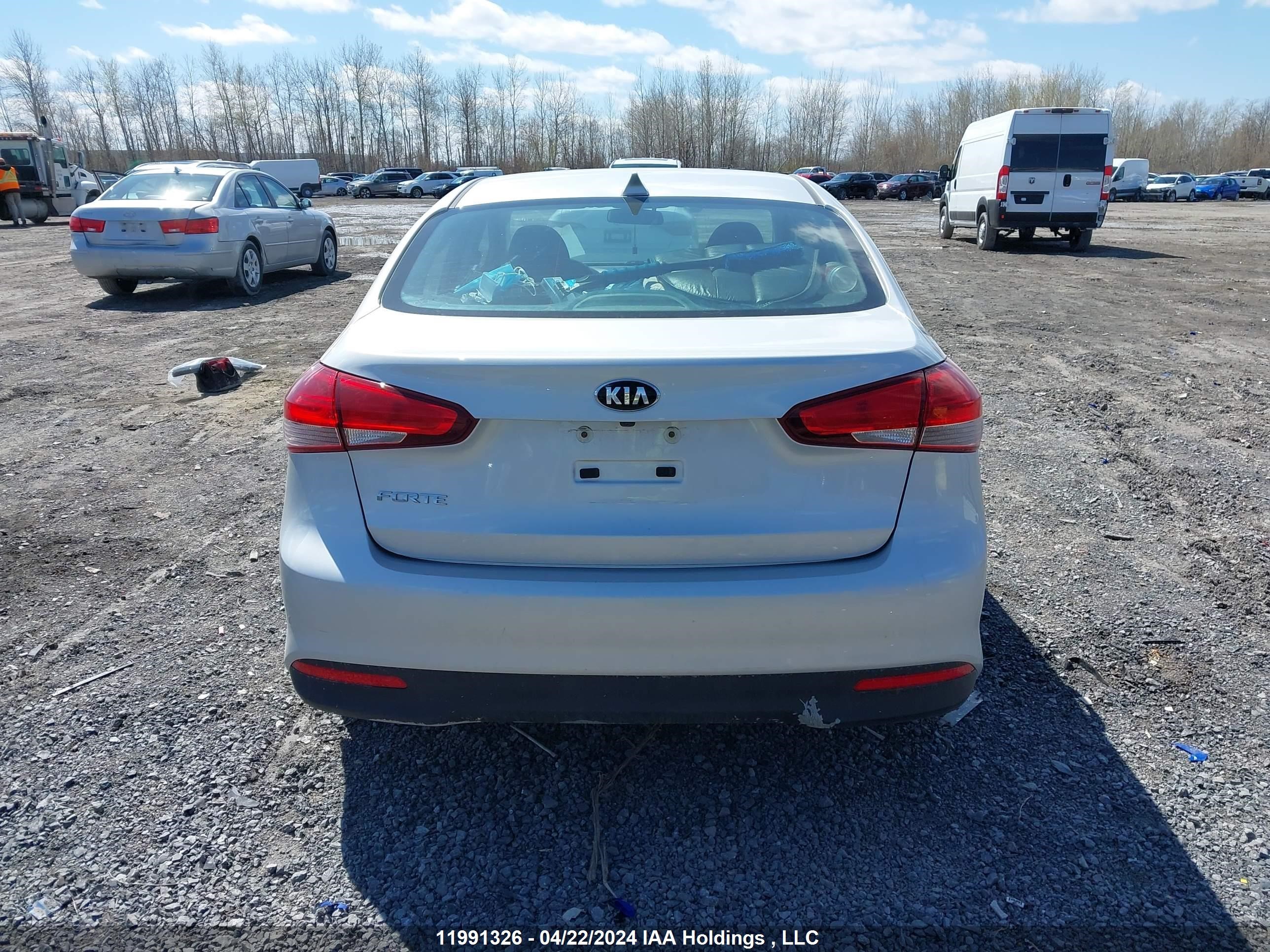 Photo 15 VIN: 3KPFL4A77JE251918 - KIA FORTE 