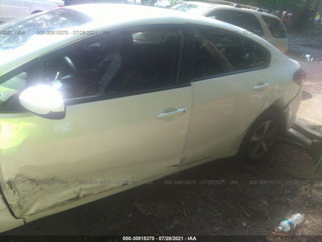 Photo 5 VIN: 3KPFL4A77JE253927 - KIA FORTE 