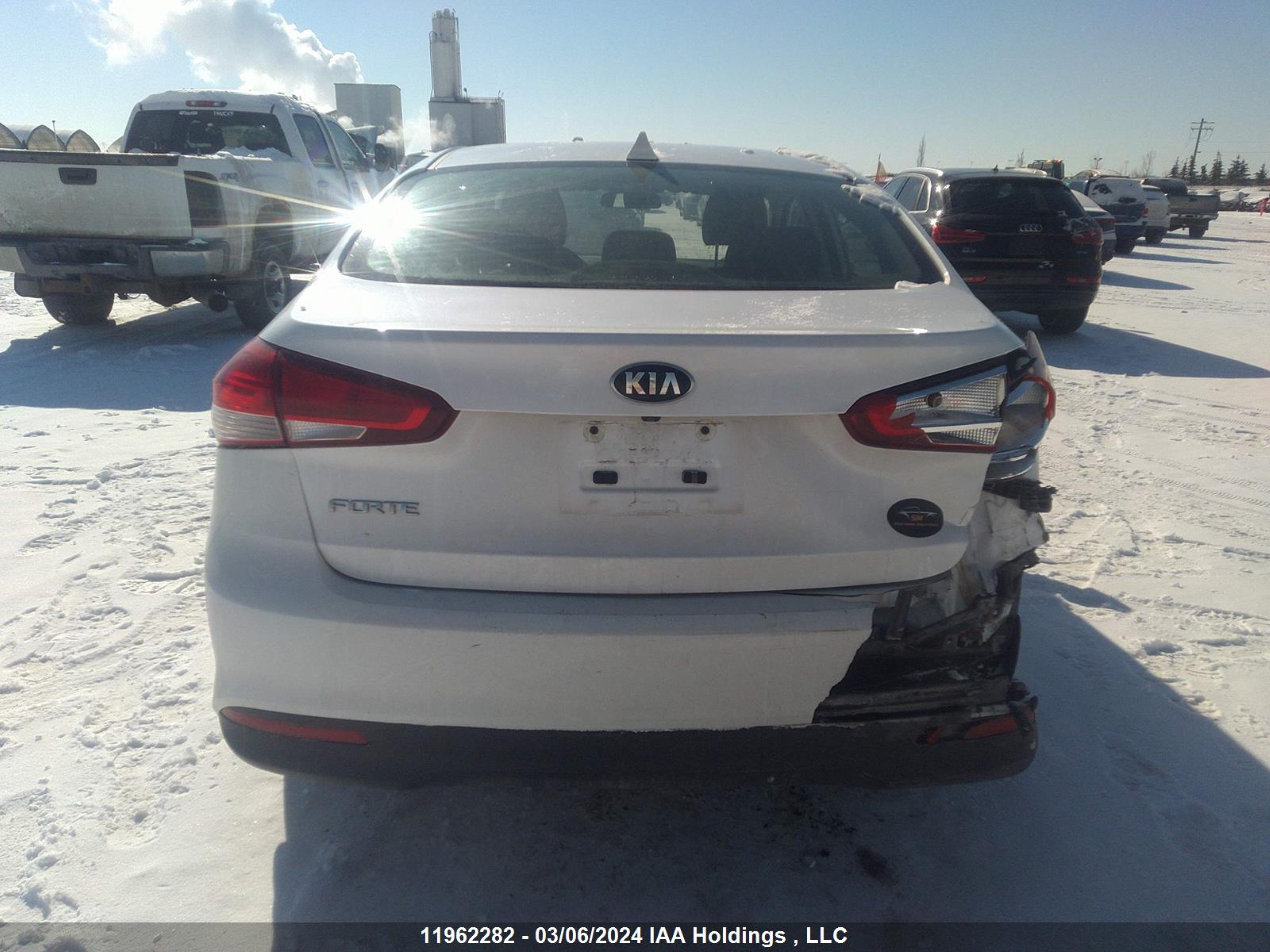 Photo 15 VIN: 3KPFL4A77JE280125 - KIA FORTE 