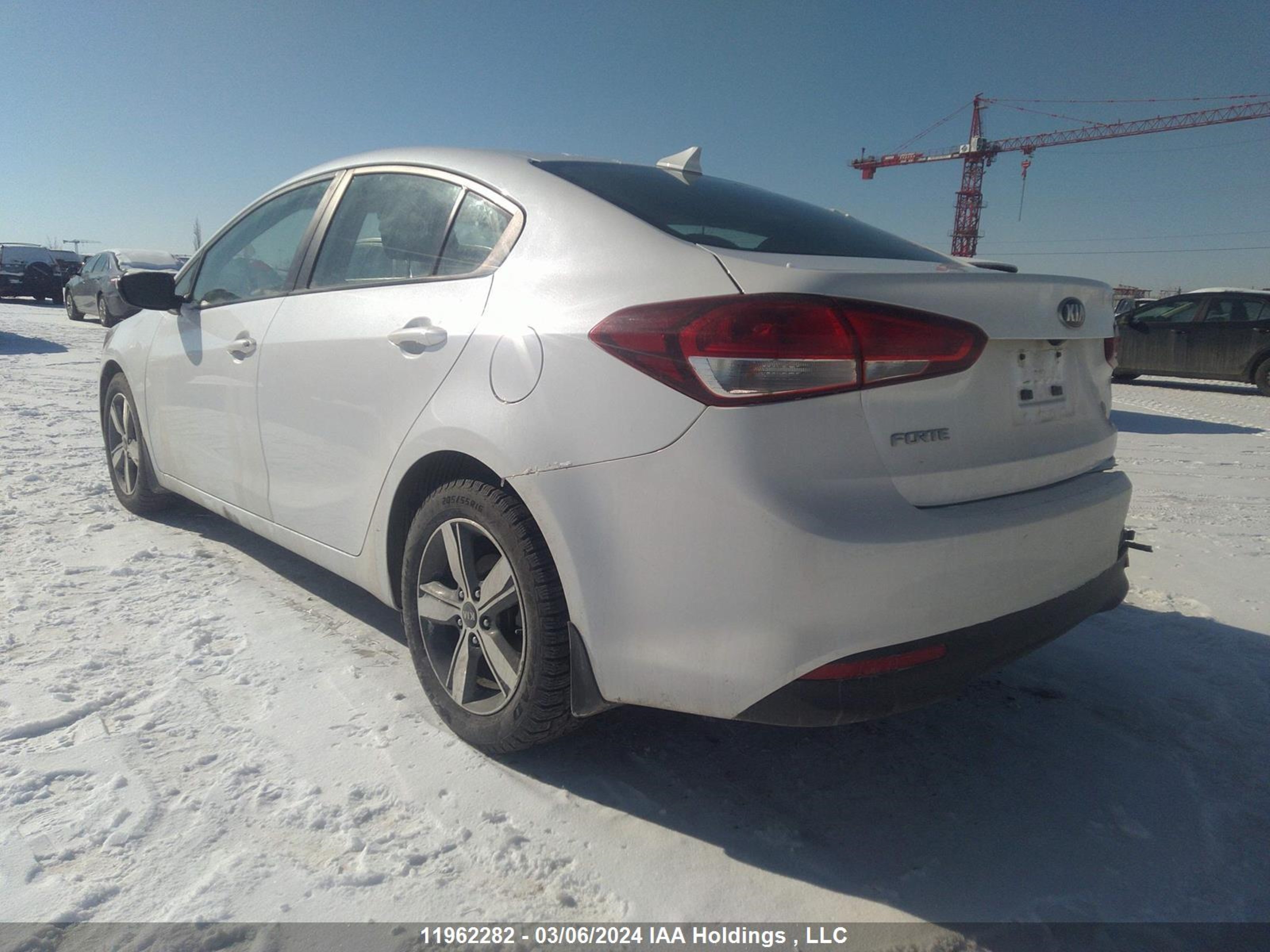 Photo 2 VIN: 3KPFL4A77JE280125 - KIA FORTE 