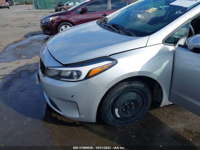 Photo 5 VIN: 3KPFL4A78HE009617 - KIA FORTE 