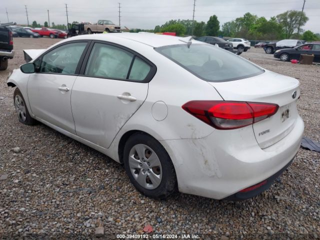 Photo 2 VIN: 3KPFL4A78JE164688 - KIA FORTE 