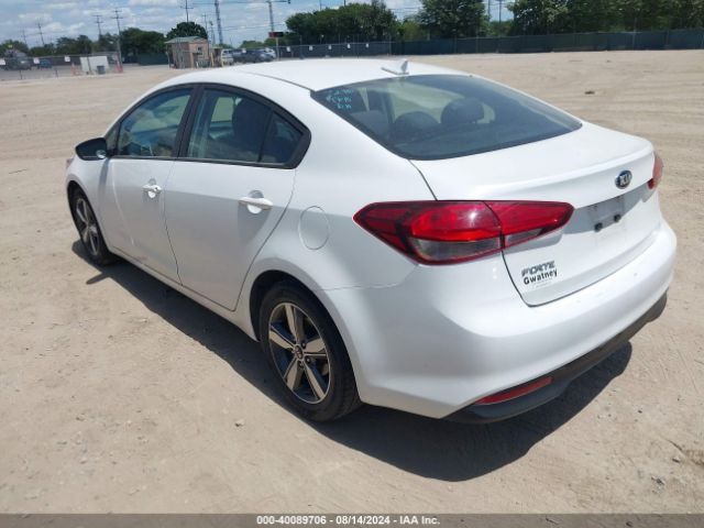 Photo 2 VIN: 3KPFL4A78JE167042 - KIA FORTE 