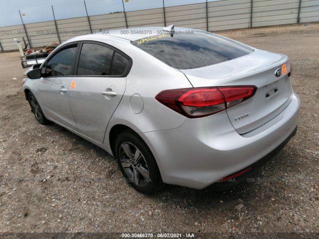 Photo 2 VIN: 3KPFL4A78JE201190 - KIA FORTE 