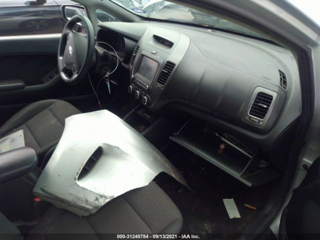 Photo 4 VIN: 3KPFL4A78JE210617 - KIA FORTE 