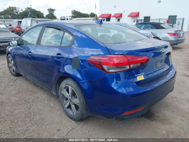 Photo 2 VIN: 3KPFL4A78JE210665 - KIA FORTE 