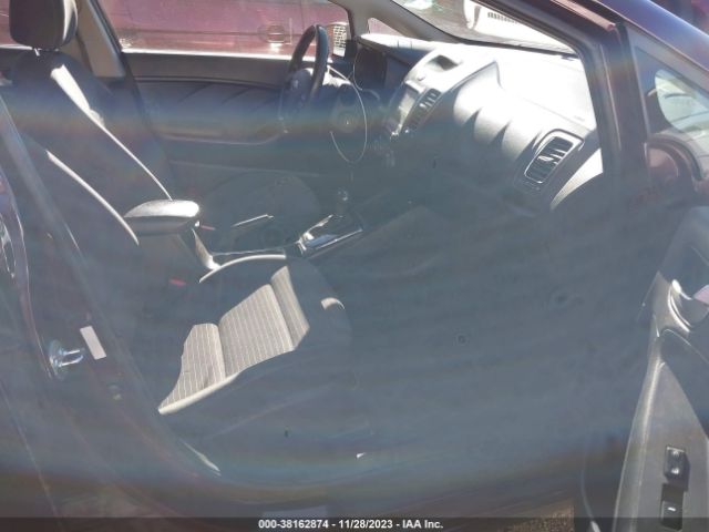 Photo 4 VIN: 3KPFL4A78JE239079 - KIA FORTE 