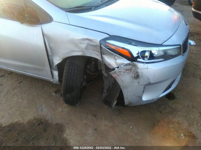 Photo 5 VIN: 3KPFL4A78JE270378 - KIA FORTE 