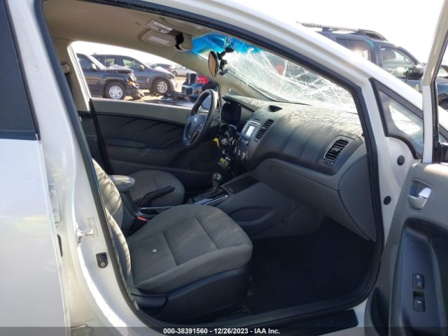 Photo 4 VIN: 3KPFL4A79HE035188 - KIA FORTE 