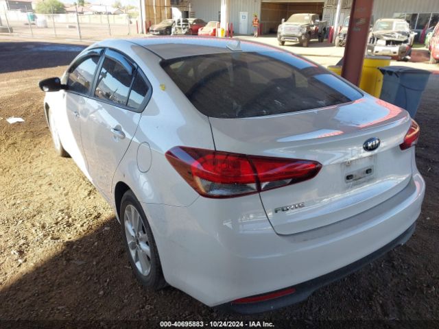 Photo 2 VIN: 3KPFL4A79HE060608 - KIA FORTE 