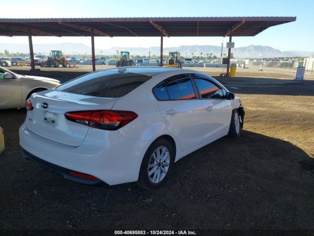 Photo 3 VIN: 3KPFL4A79HE060608 - KIA FORTE 