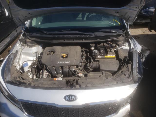 Photo 6 VIN: 3KPFL4A79HE083516 - KIA FORTE LX 