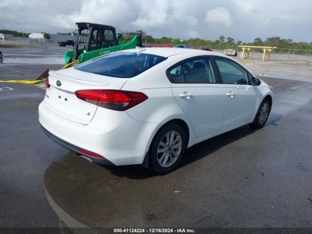 Photo 3 VIN: 3KPFL4A79HE108608 - KIA FORTE 