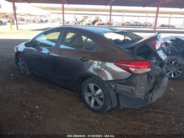 Photo 2 VIN: 3KPFL4A79JE172850 - KIA FORTE 