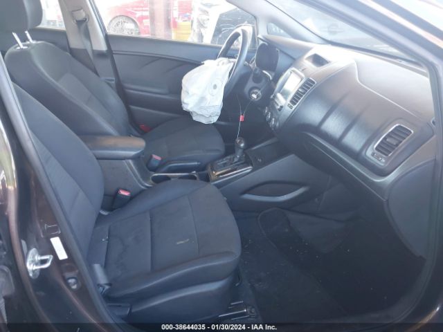 Photo 4 VIN: 3KPFL4A79JE172850 - KIA FORTE 