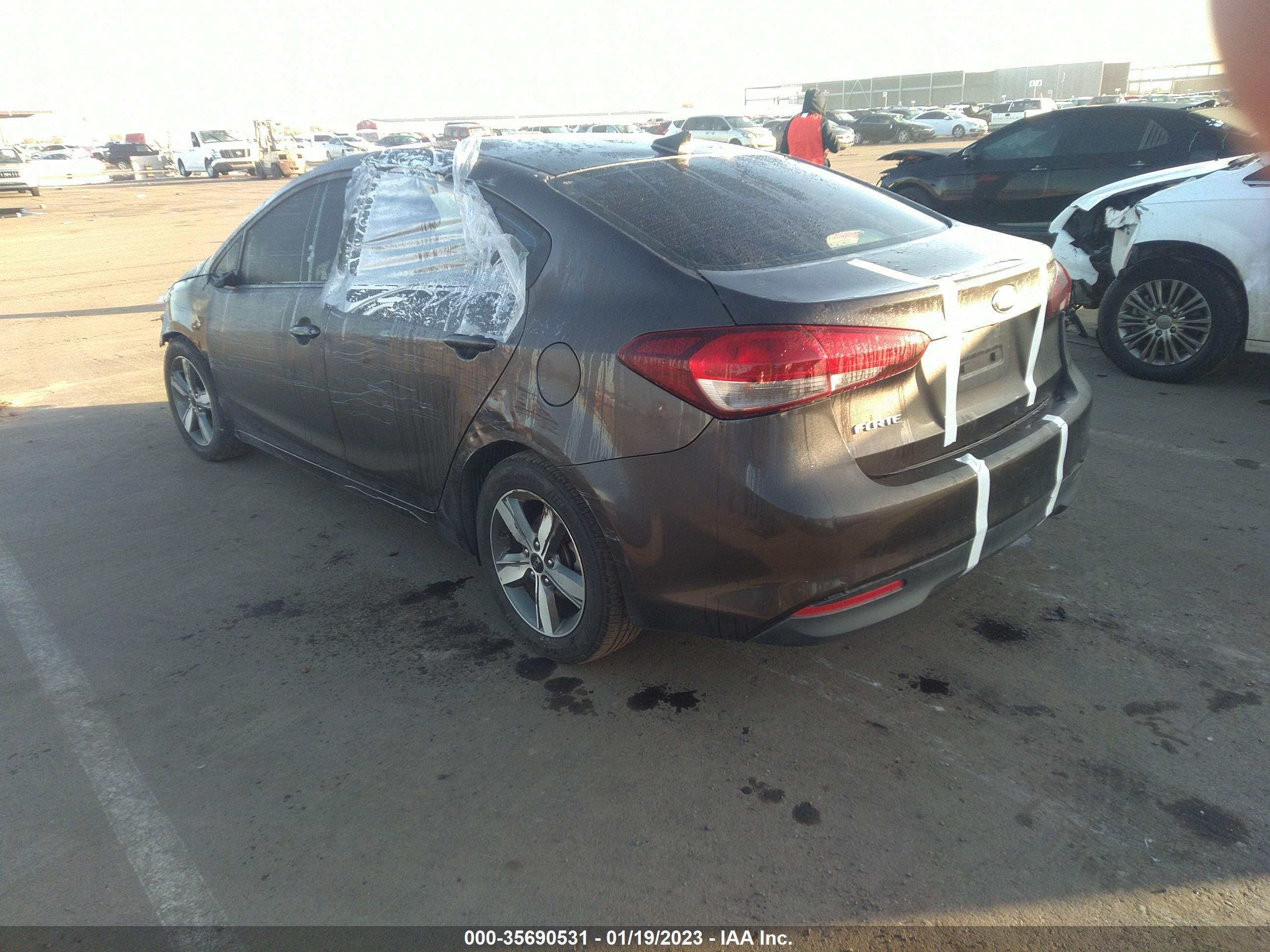 Photo 2 VIN: 3KPFL4A79JE200789 - KIA FORTE 