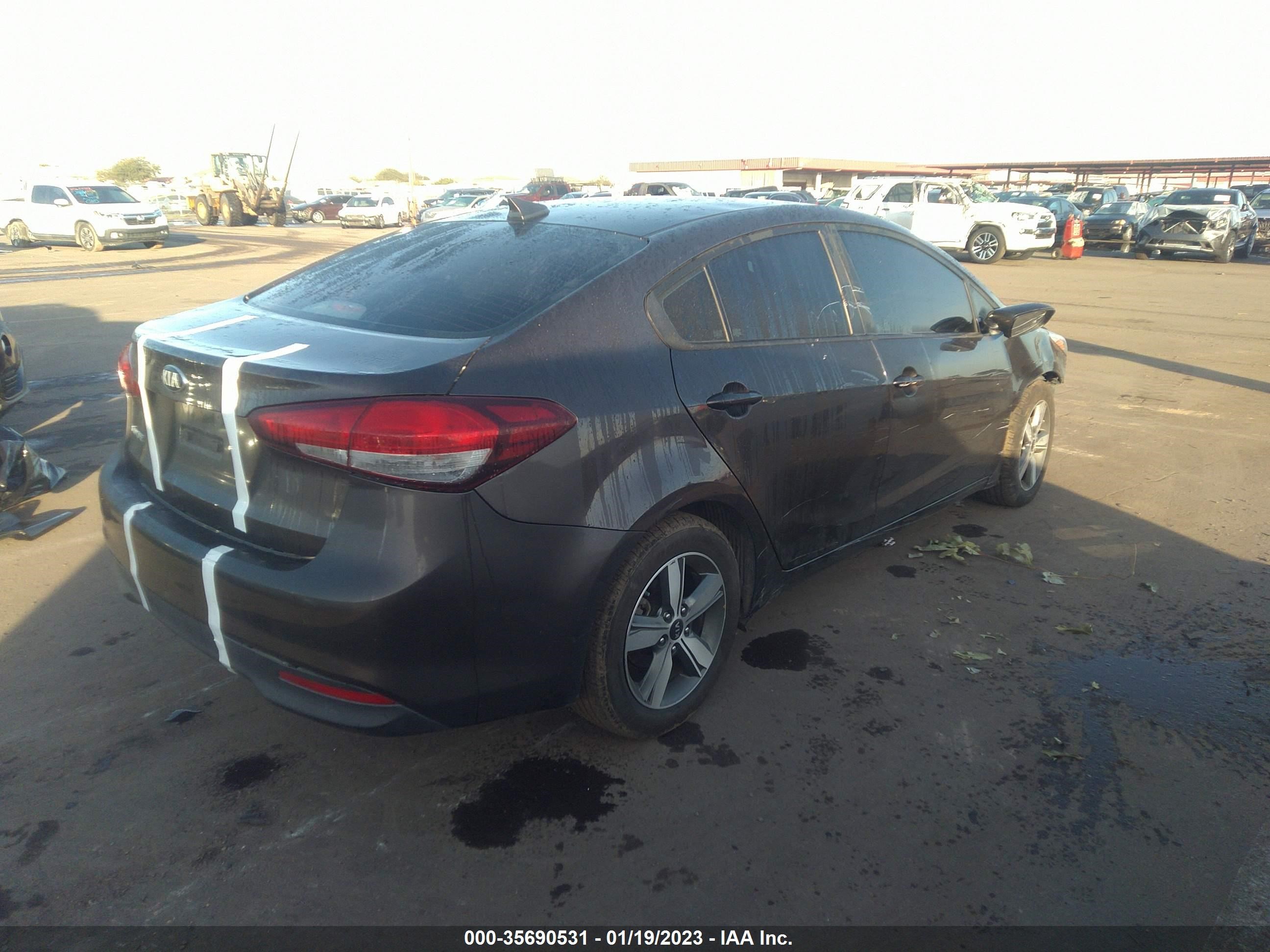 Photo 3 VIN: 3KPFL4A79JE200789 - KIA FORTE 