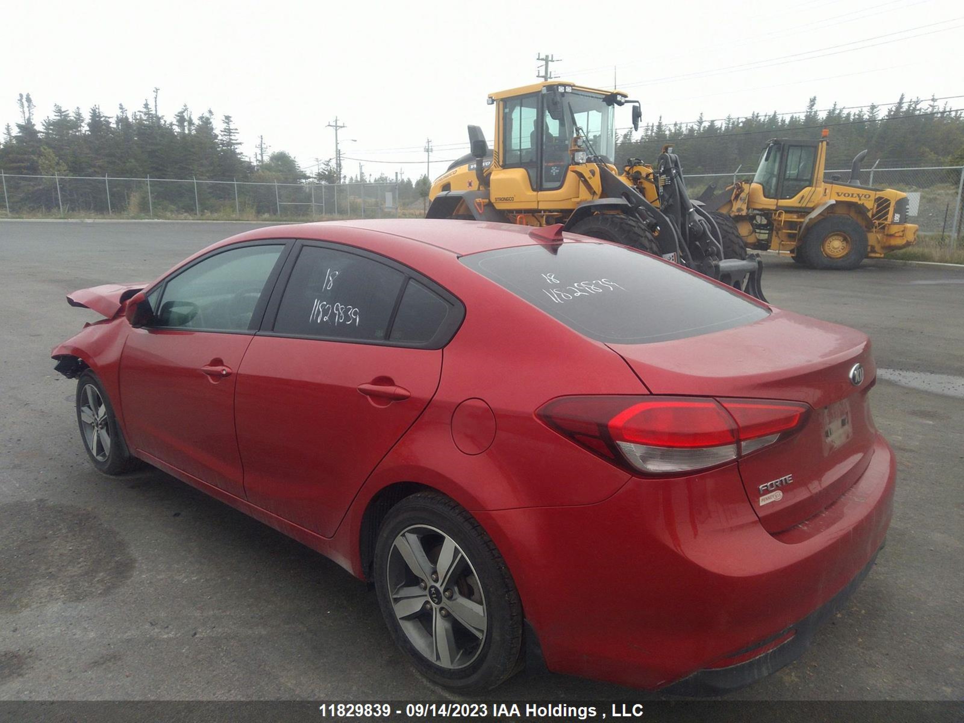 Photo 2 VIN: 3KPFL4A79JE208049 - KIA FORTE 