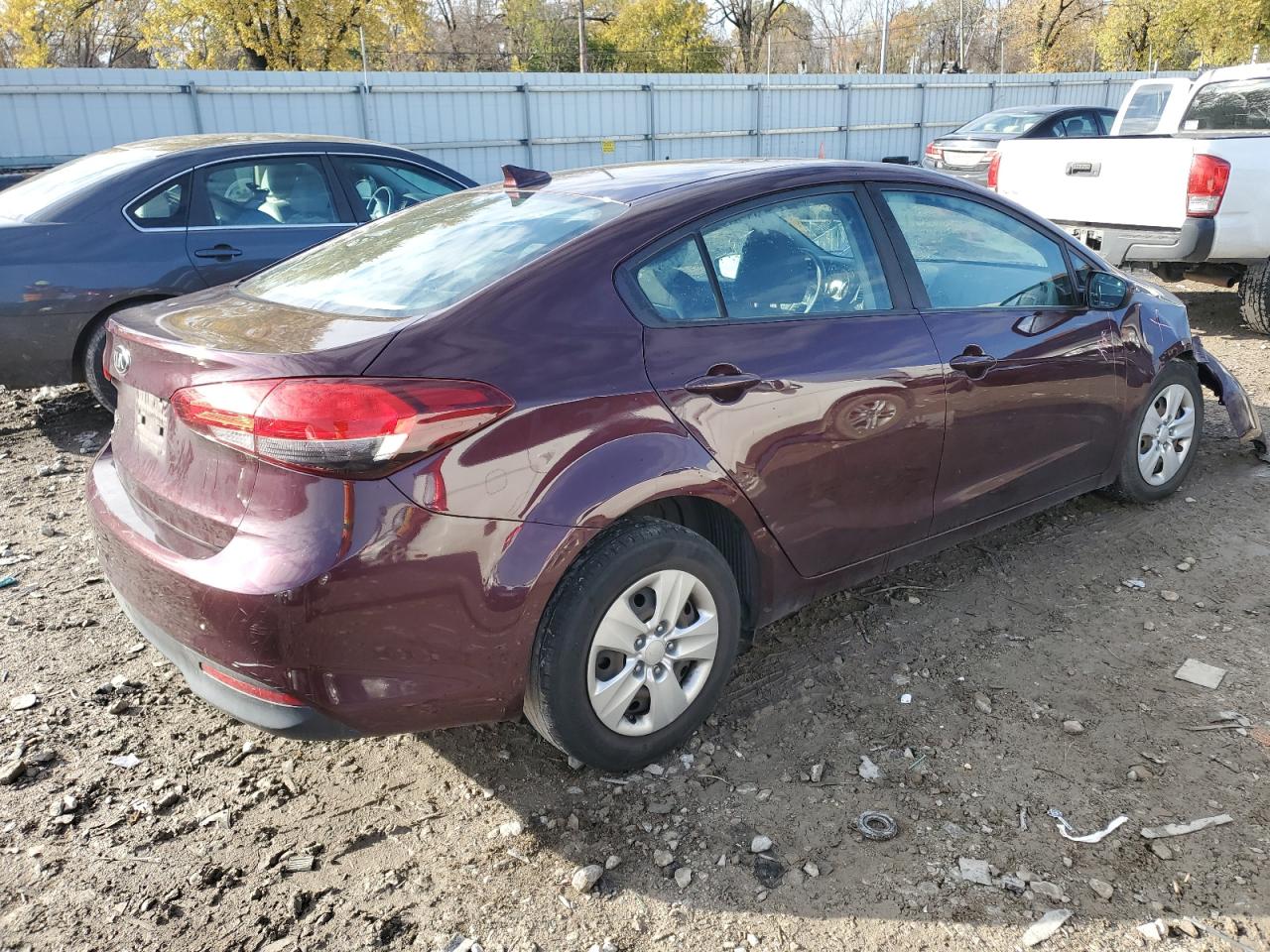 Photo 2 VIN: 3KPFL4A79JE248437 - KIA FORTE 