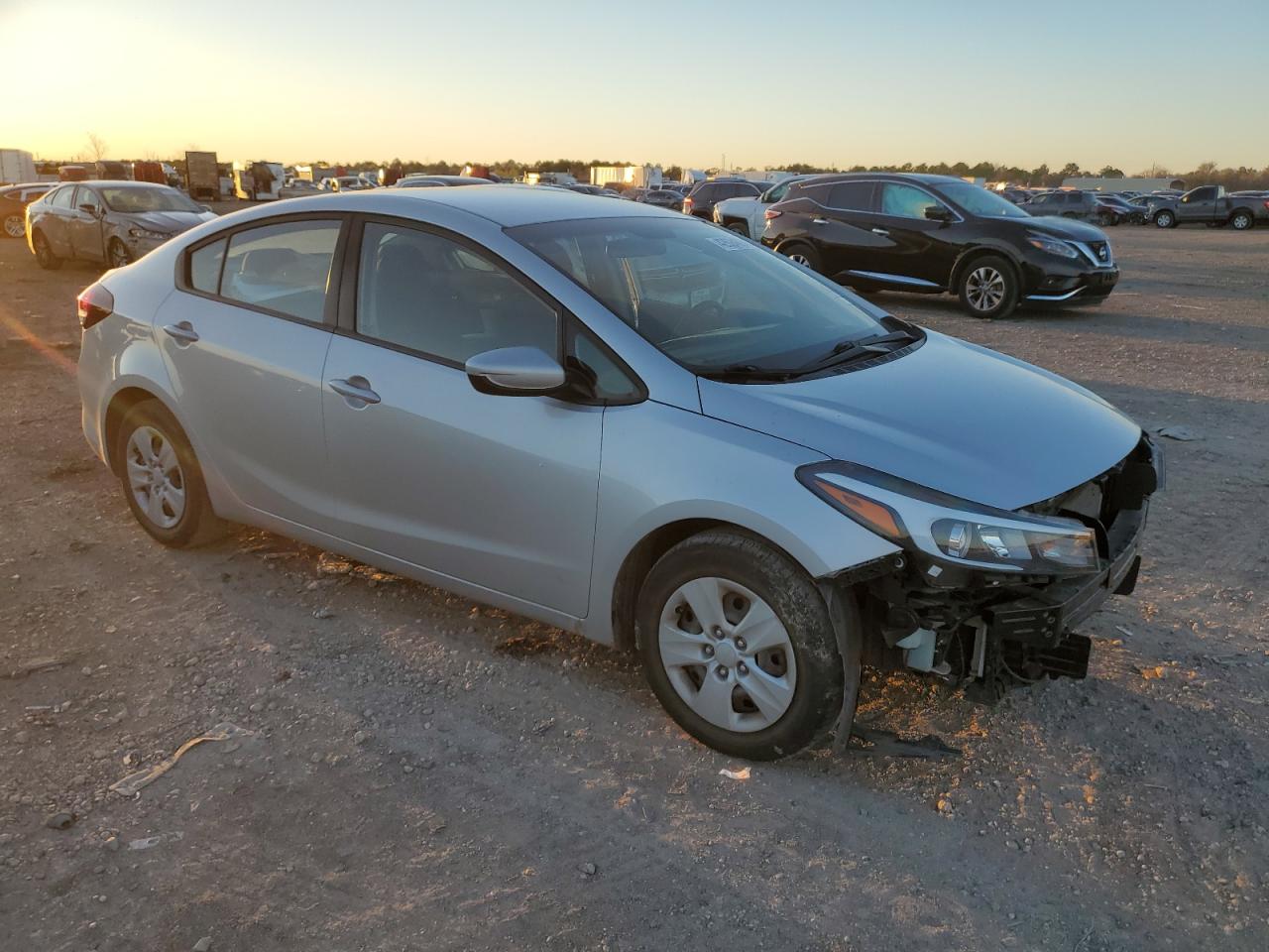 Photo 3 VIN: 3KPFL4A79JE250723 - KIA FORTE 