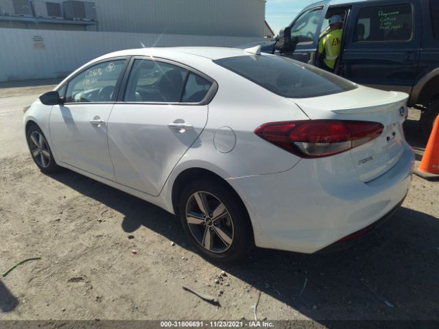 Photo 2 VIN: 3KPFL4A79JE263472 - KIA FORTE 