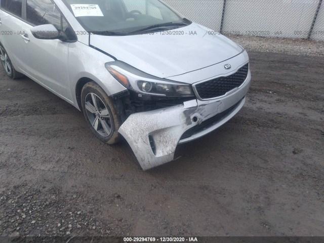 Photo 5 VIN: 3KPFL4A79JE268753 - KIA FORTE 