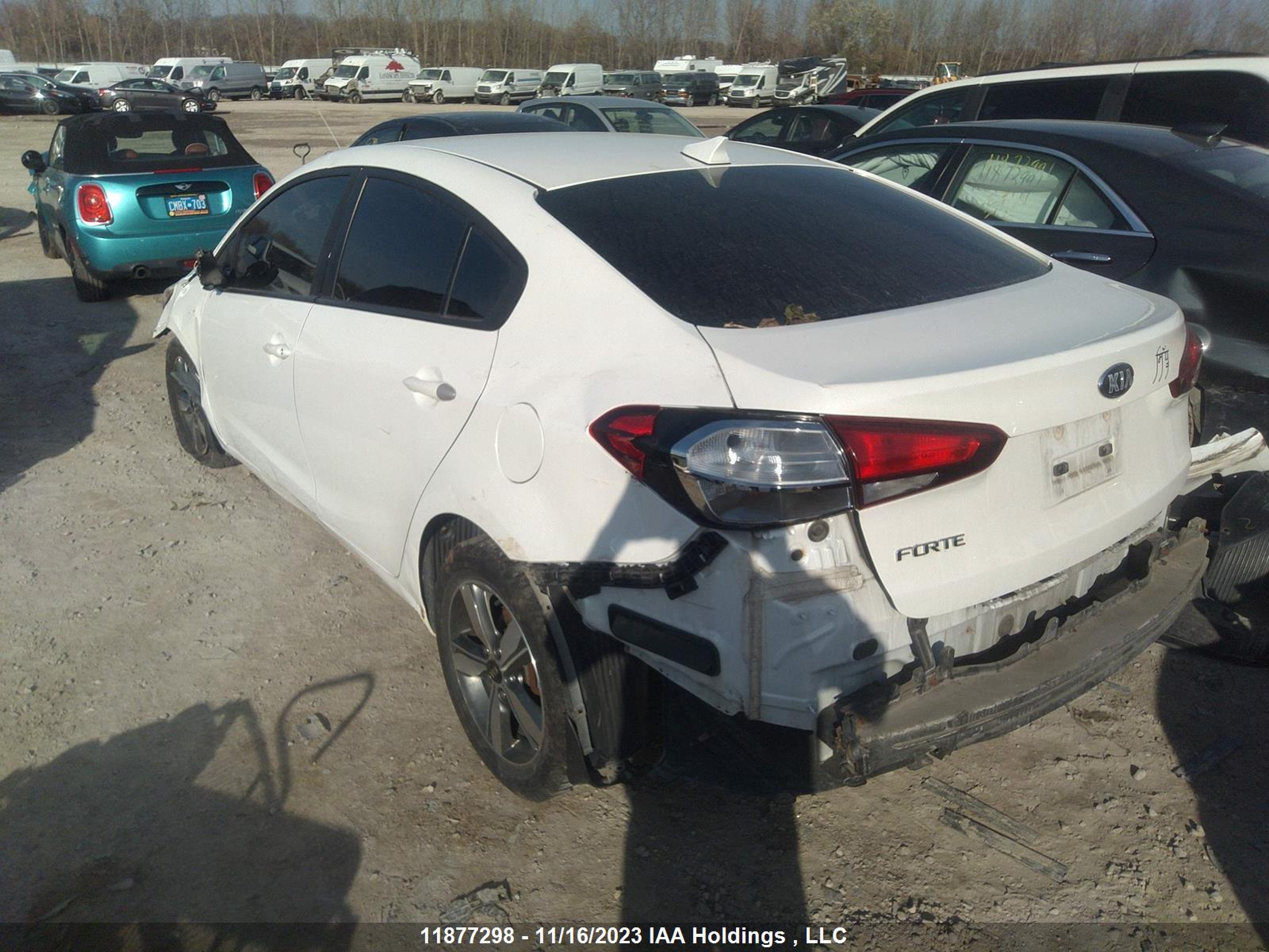 Photo 2 VIN: 3KPFL4A79JE272060 - KIA FORTE 