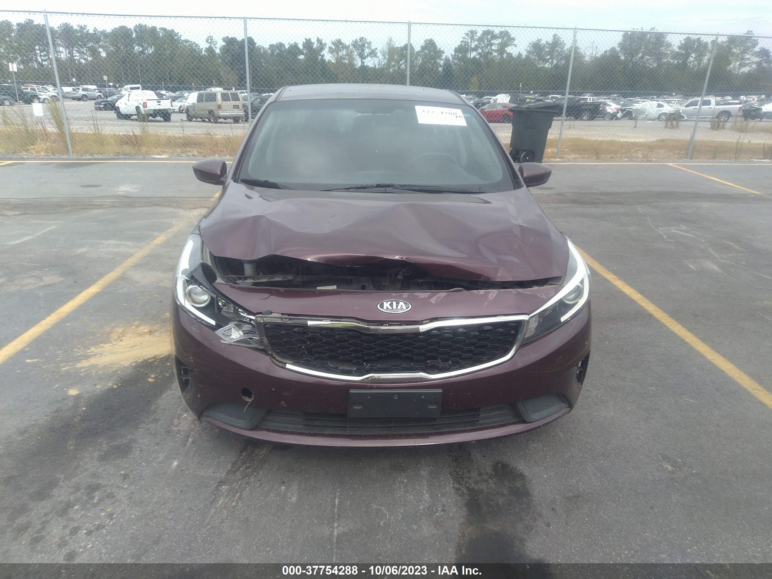 Photo 11 VIN: 3KPFL4A7XHE015421 - KIA FORTE 