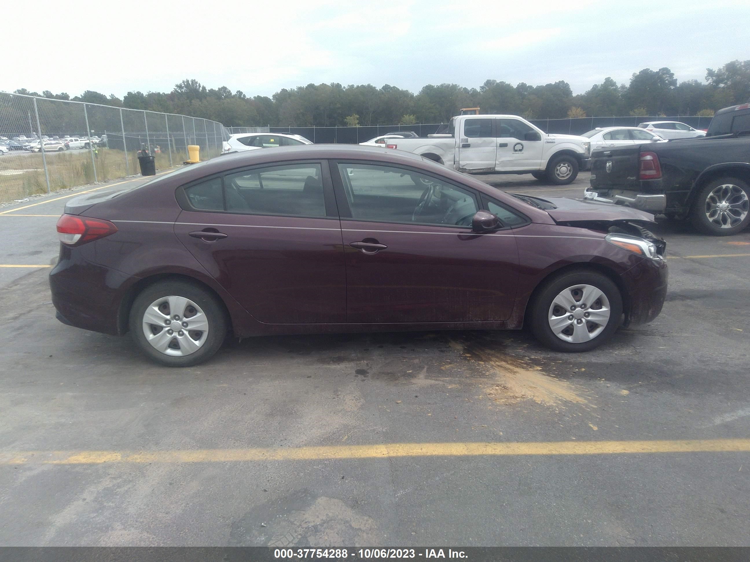 Photo 12 VIN: 3KPFL4A7XHE015421 - KIA FORTE 