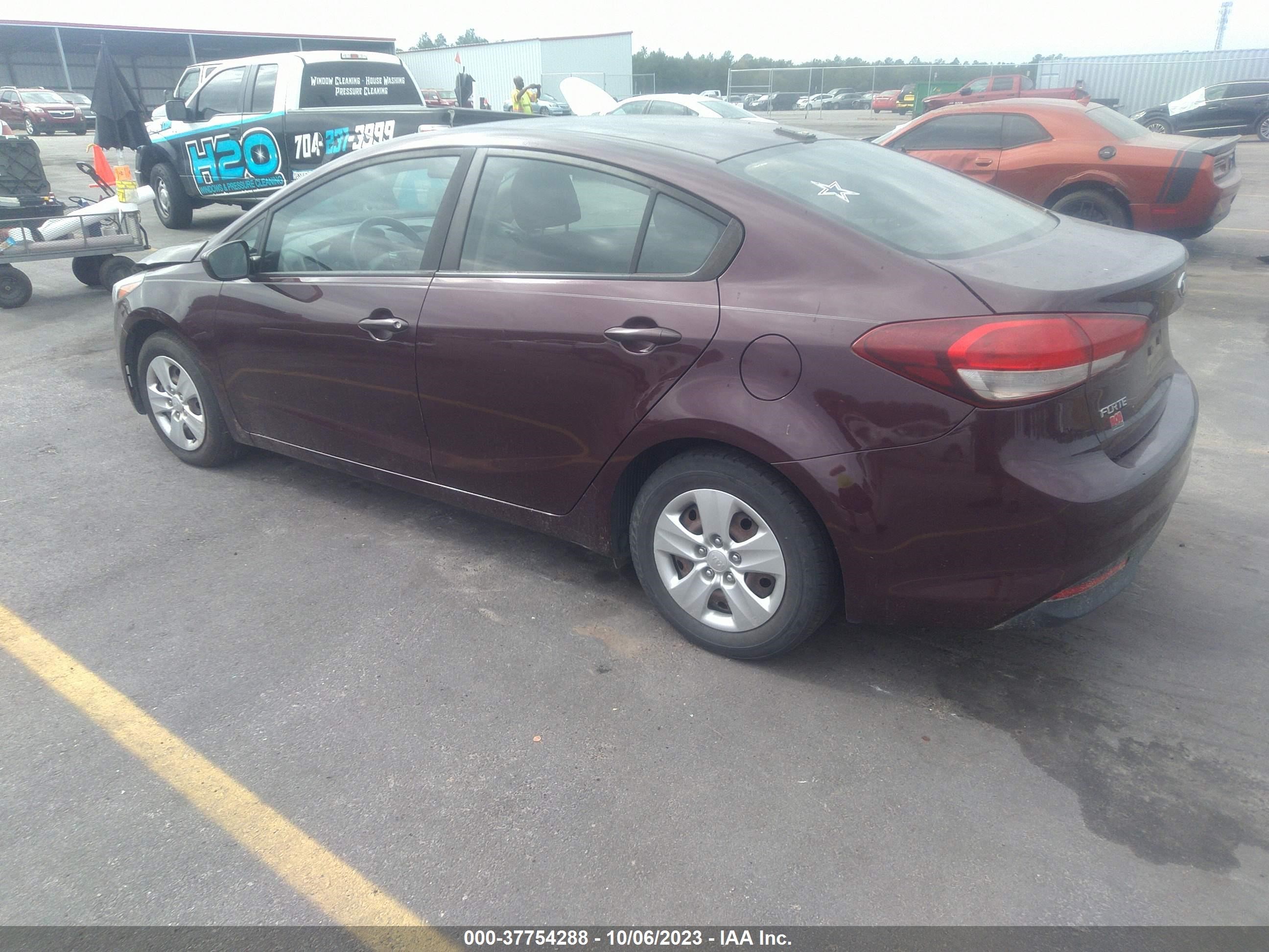 Photo 2 VIN: 3KPFL4A7XHE015421 - KIA FORTE 